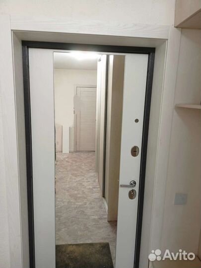 Двери входные с зеркалом новые