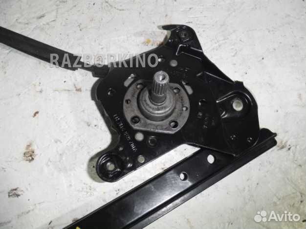 Стеклоподъемник механический задний левый