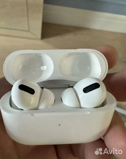 Продам наушники Apple AirPods 2