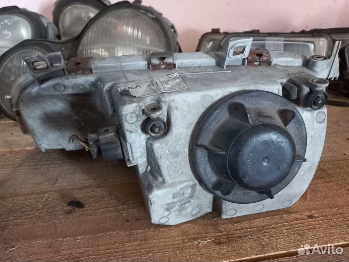 Фара правая Фольксваген Шаран до 2000 г