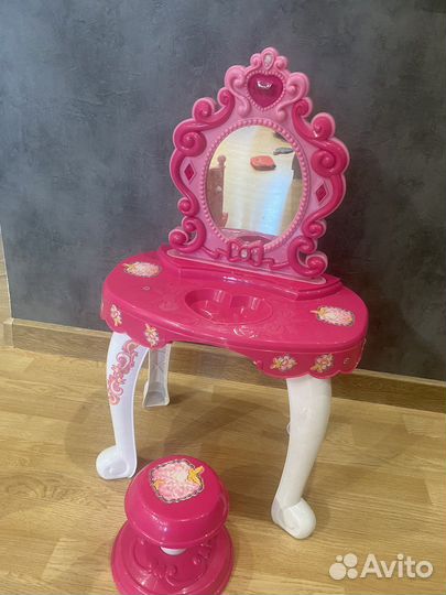 Туалетный столик с зеркалом и подсветкой бу