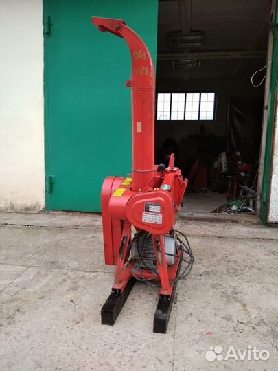 Измельчитель соломы, сена, веток и т.д