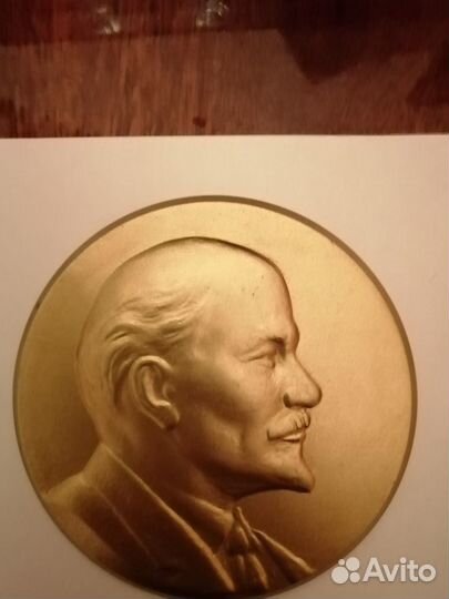 Барельеф Ленина