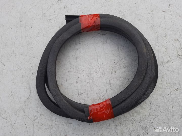 Уплотнитель дверной Форд Фиеста 5