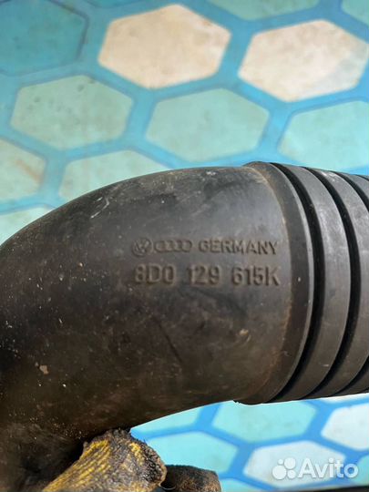 Патрубок воздушного фильтра 8D0129615K