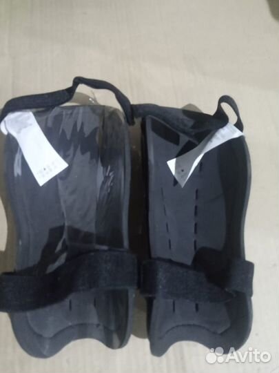 Продам щитки футбольные