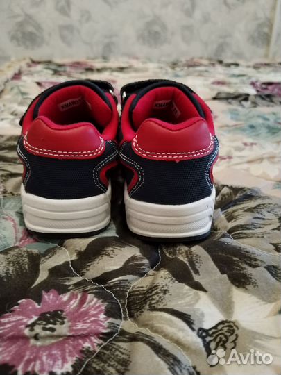 Кроссовки детские