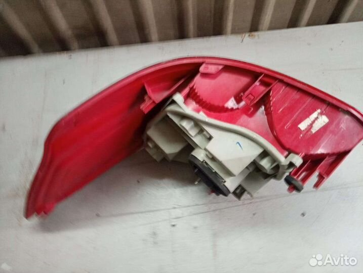 Фонарь задний левый peugeot 301