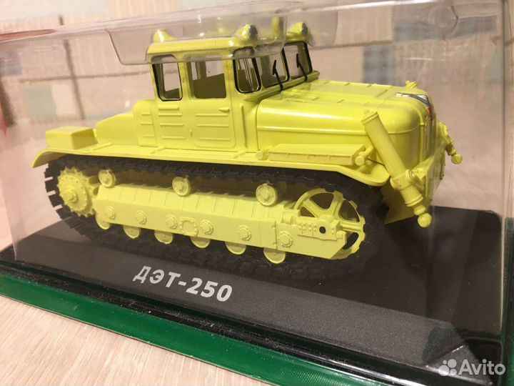 Модель трактора 1:43