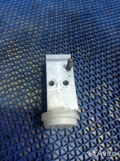 Клапан кондиционера Hyundai I30 хэтчбек 2009