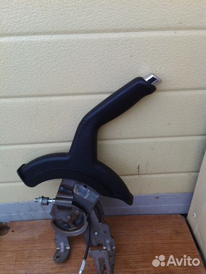 Хундай Солярис-рычаг стояночного тормоза