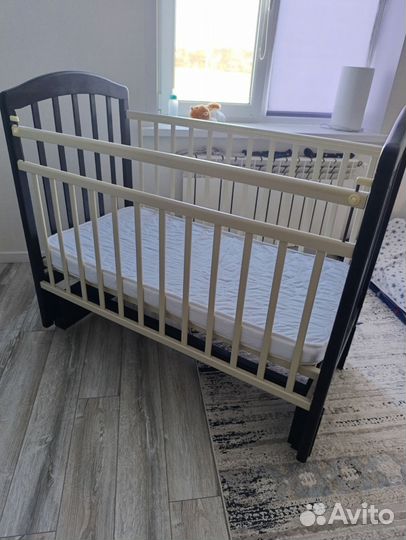 Детская кроватка с маятником 120*60