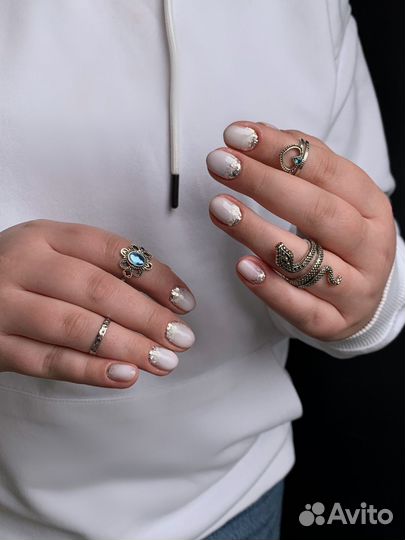 Модель на маникюр и педикюр