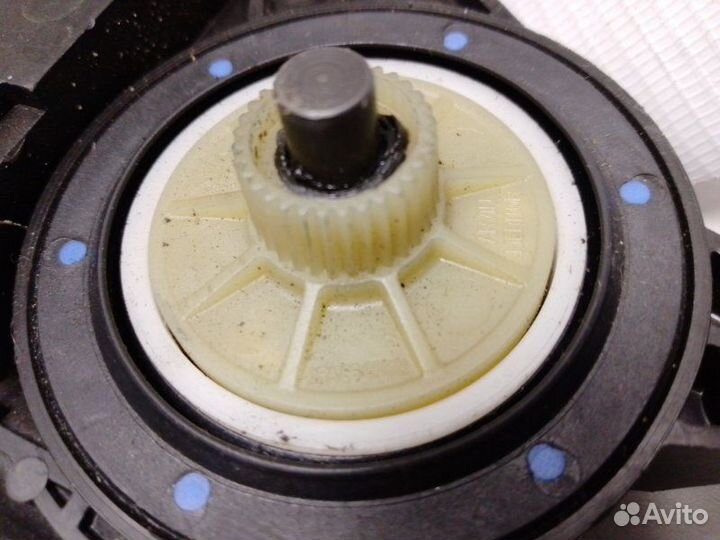 Моторчик стеклоподъемника Skoda Octavia (A5 1Z)