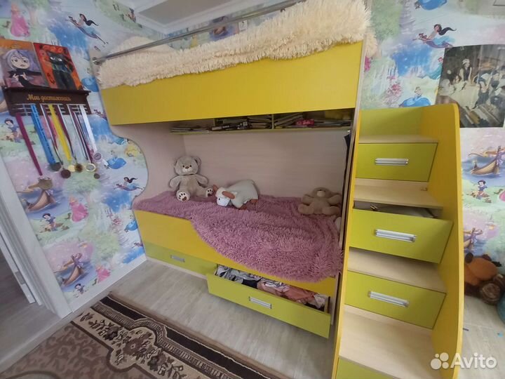 Набор детской мебели бу