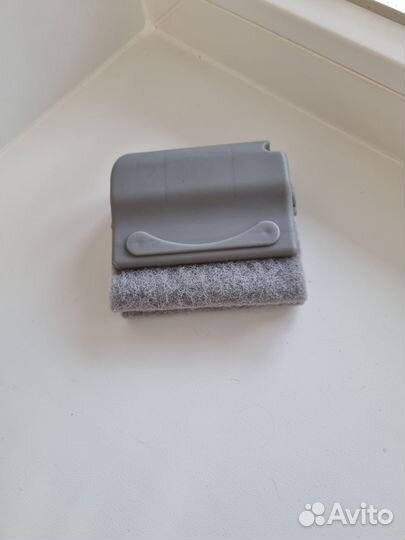 Щетка для мытья оконных проёмов и щелей