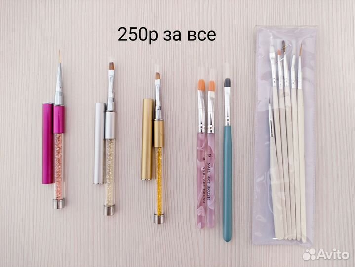 Кисти для маникюра, типсы на кольце, типсы