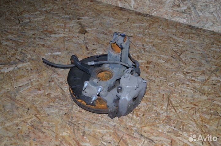 Кулак поворотный передний левый Audi Q3 8U