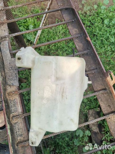 Бачок омывателя nissan terrano 2,Ford, Mistral