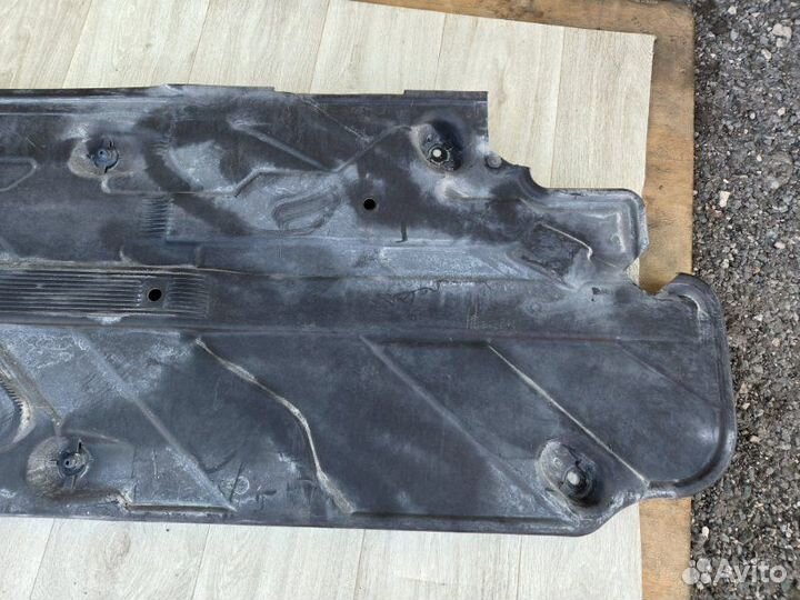 Защита днища кузова левая Mercedes-Benz Glk350