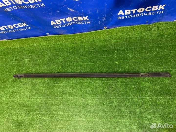 Молдинг двери передний левый Honda Fit GD1 L13A