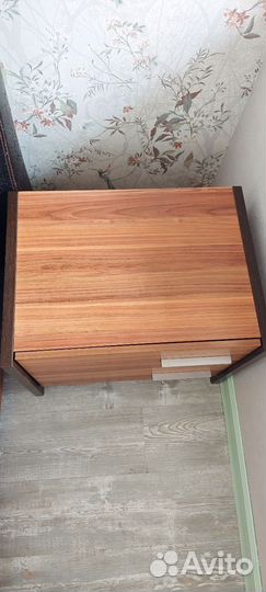 Тумбочка прикроватная