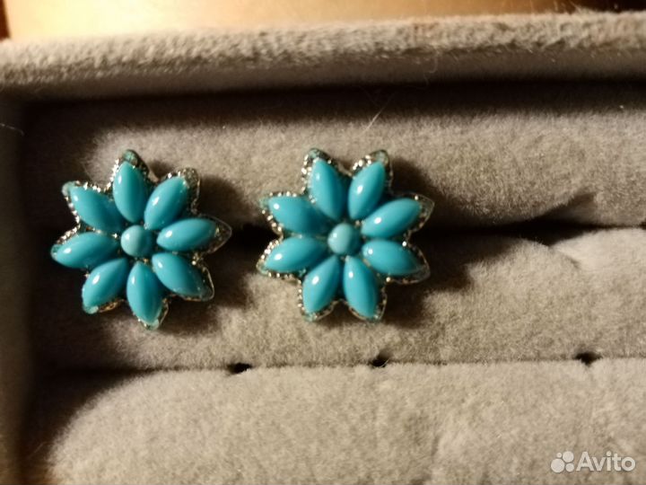 Серьги гвоздики под бирюзу