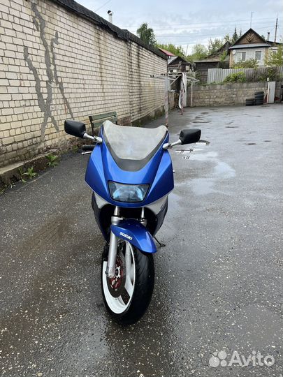 Suzuki RF400