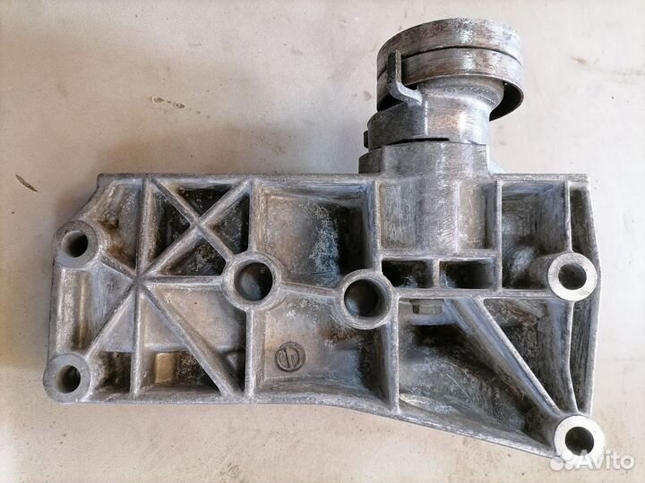 Кронштейн генератора для VW Golf IV/Bora 1997-2005