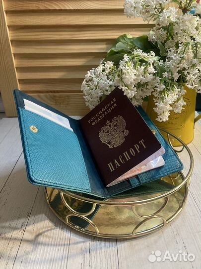 Обложка для паспорта на скрытой кнопке
