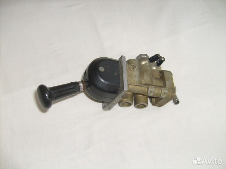 Кран стояночного тормоза Mercedes-Benz