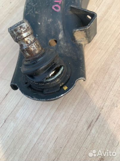 Рычаг подвески передний левый Kia Picanto 1