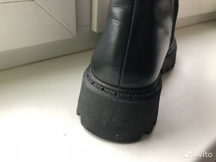 Ботинки для девочки на тракторной подошве