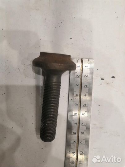 Болт Audi