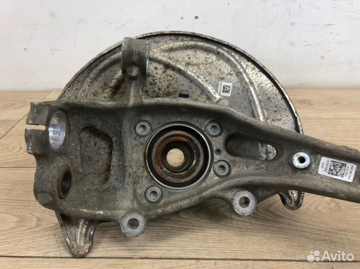 Поворотный кулак со ступицей передний правый Audi