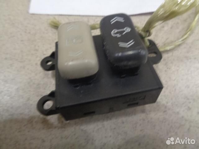 Кнопка люка Cadillac SRX 2003-2009