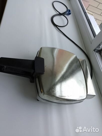 Вафельница 