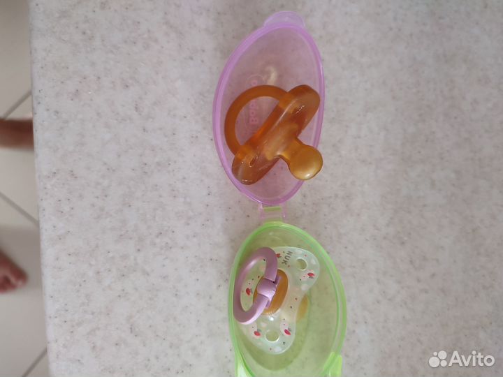 Футляр для пустышки и 2 пустышки