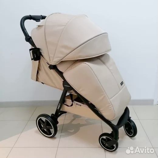 Прогулочная коляска Luxmom 730 беж/черн