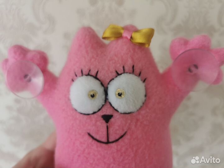 Кот Саймон на присосках