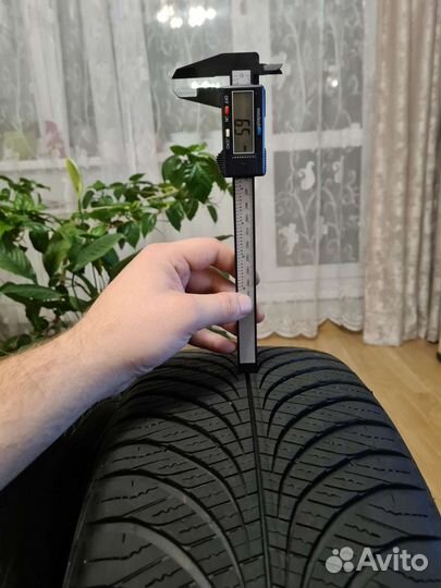 Goodyear Vector 4Seasons Gen-2 SUV 225/60 R17 99V