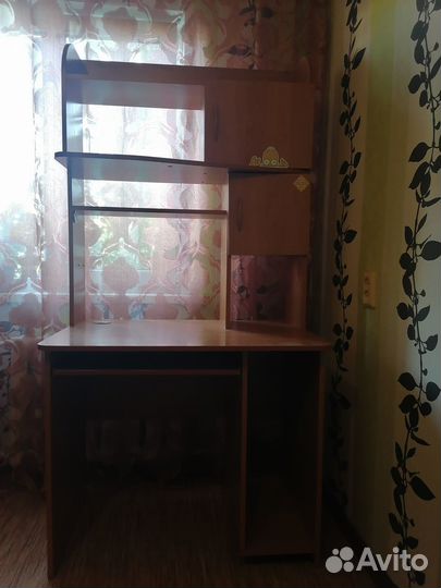 Продам компьютерный стол