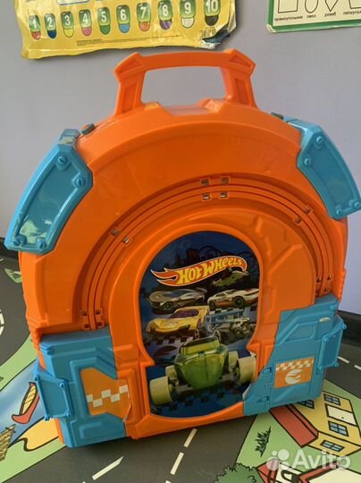 Трековые гонки HotWheels