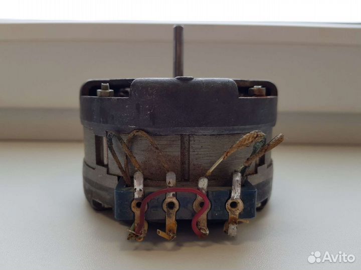 Электродвигатель ем-6/4 У4 6 Вт