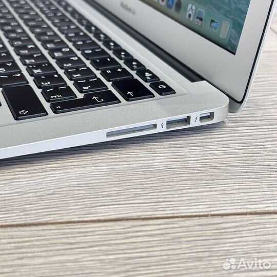 Apple MacBook Air 13 дюймов 2017 i7 / 8 / 500 SSD
