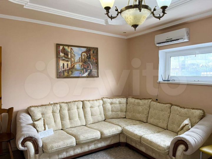 2-к. квартира, 70 м², 8/12 эт.