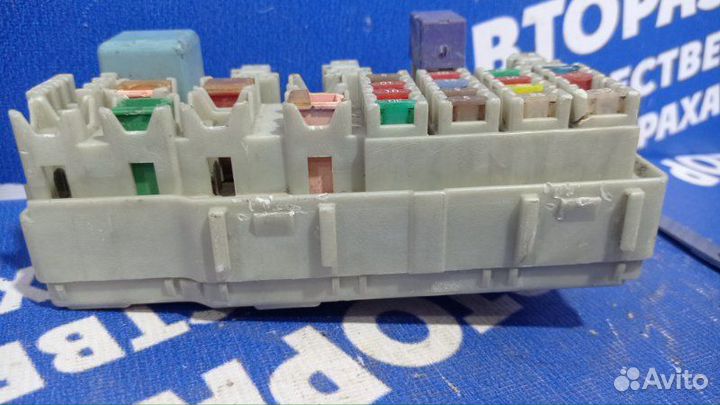 Блок предохранителей под капот Toyota Camry 30