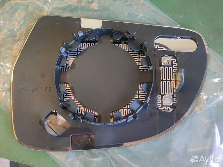 Зеркальный элемент правого стекла skoda superb