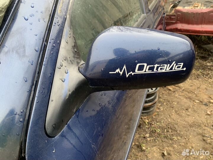 Левое зеркало Skoda Octavia Tour a4