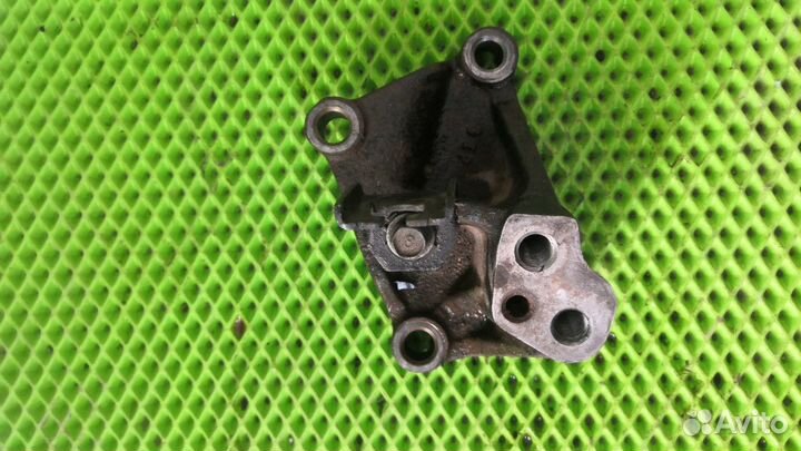 Кронштейн кпп левый Kia Rio